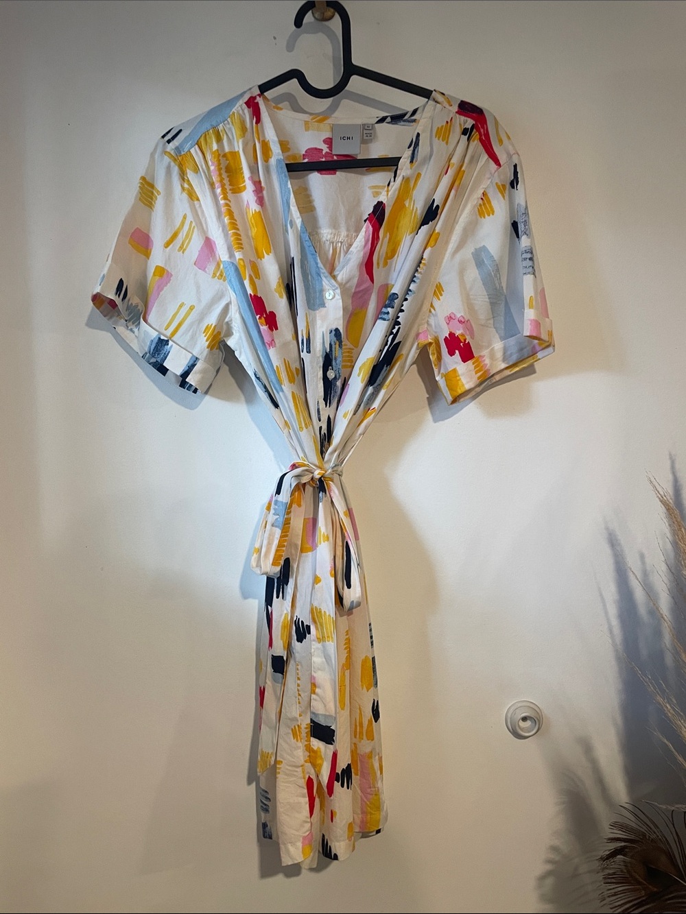 ICHI Brushstroke Tie-Waist Midi Dress in White and Multi Color Sz 40 B133